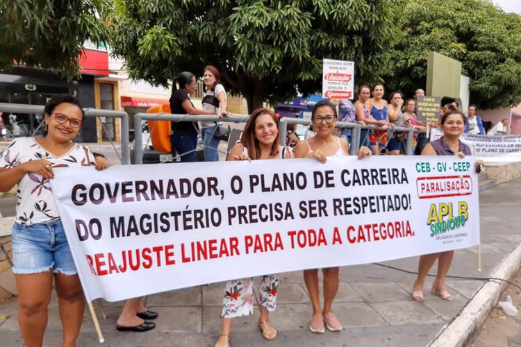 Governo da Bahia desconta dias de paralisação dos professores e a categoria pode deflagrar greve