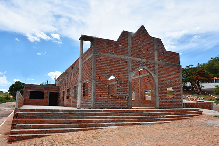 Caculé: Comunidade de São José faz rifa de um terreno para ajudar na cobertura da igreja
