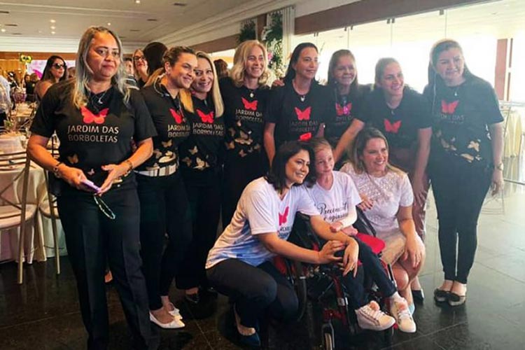 Fundadora da ONG Jardim das Borboletas de Caculé participa de chá beneficente em Brasília