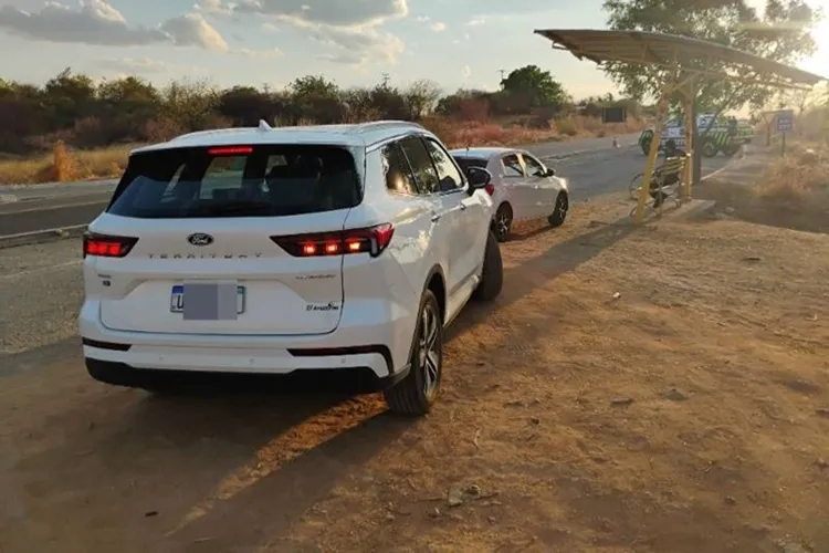 Guanambi: Duas mulheres ficam feridas após colisão entre moto e carro na BR-030