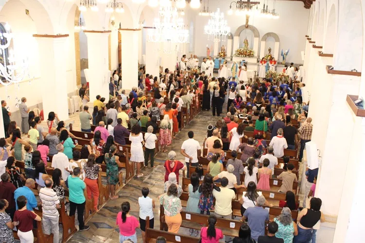 Católicos celebram Missa do Imaculado Coração de Maria em Macaúbas