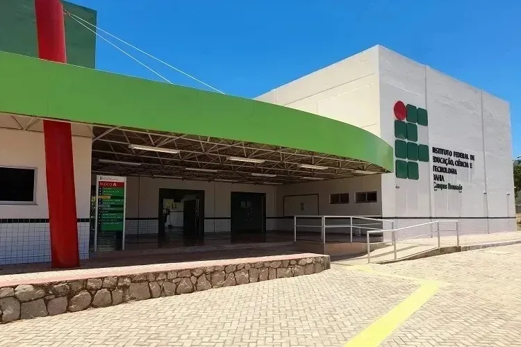 Problema em fossa sanitária afeta produção de refeições no Ifba em Brumado