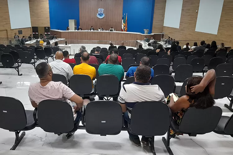 Condutores voltam à Câmara de Brumado para protestar contra excesso de multa dos radares