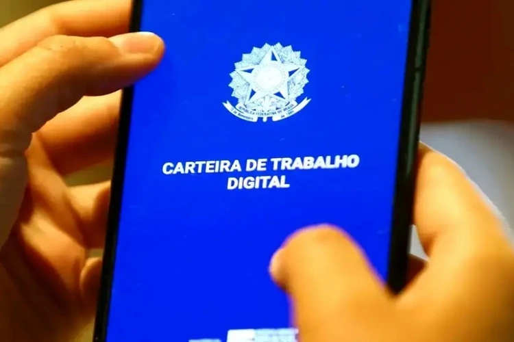 Desemprego cai a 5,4% e Brasil registra menor taxa da série histórica do IBGE