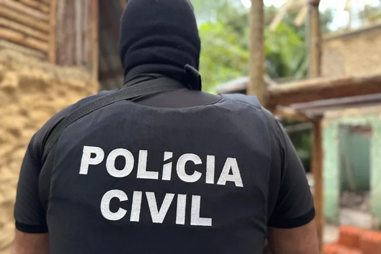 Suspeita de homicídio é presa em Encruzilhada
