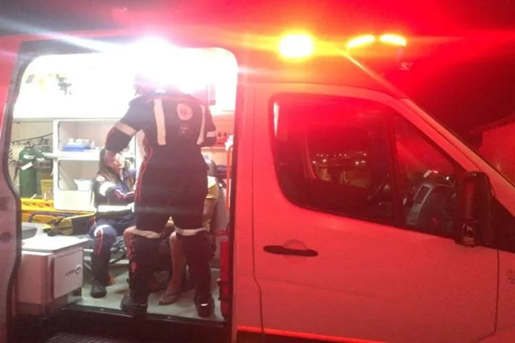 Homem tenta separar briga de rua e é atingido por capacetada em Guanambi