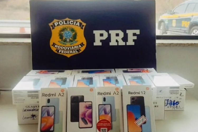 PRF apreende carga de smartphones sem documentação em Poções