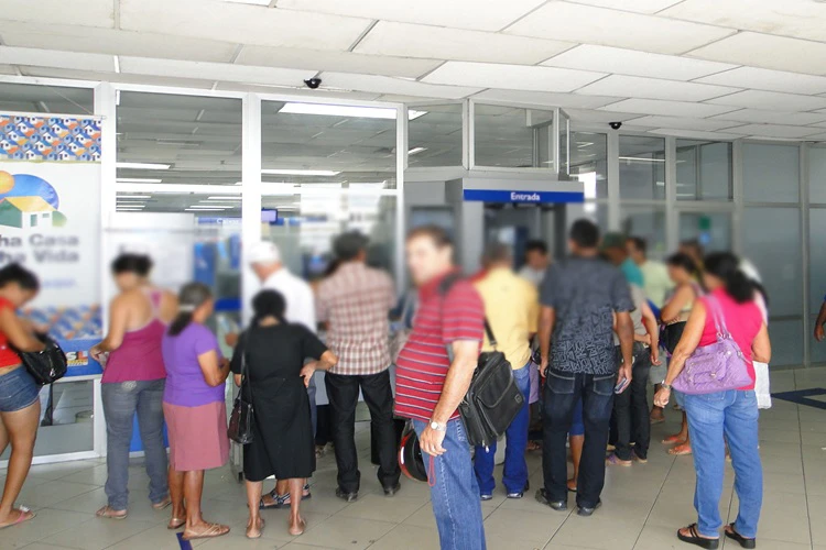 Homem embriagado ameaça vigilantes de agência bancária em Palmas de Monte Alto