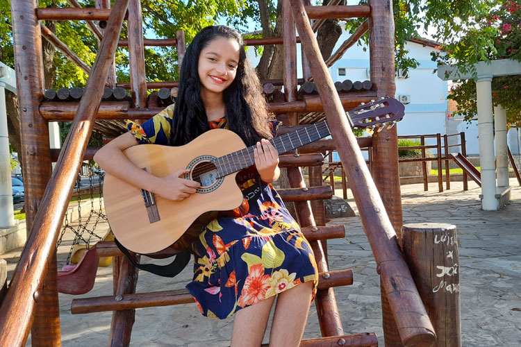 Aos 12 anos, brumadense Ruthe Esther inicia sua caminhada de cantora no mundo gospel