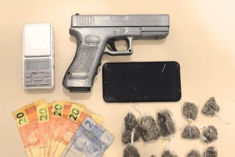 77ª CIPM apreende adolescente com drogas e simulacro em Vitória da Conquista