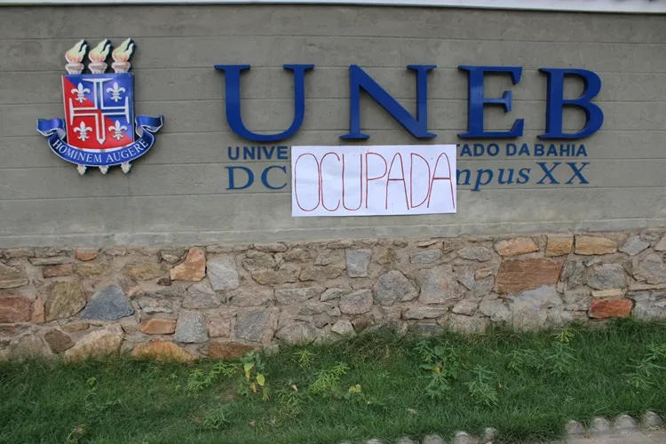 Estudantes ocupam Uneb em Brumado e cobram sede própria do Campus XX