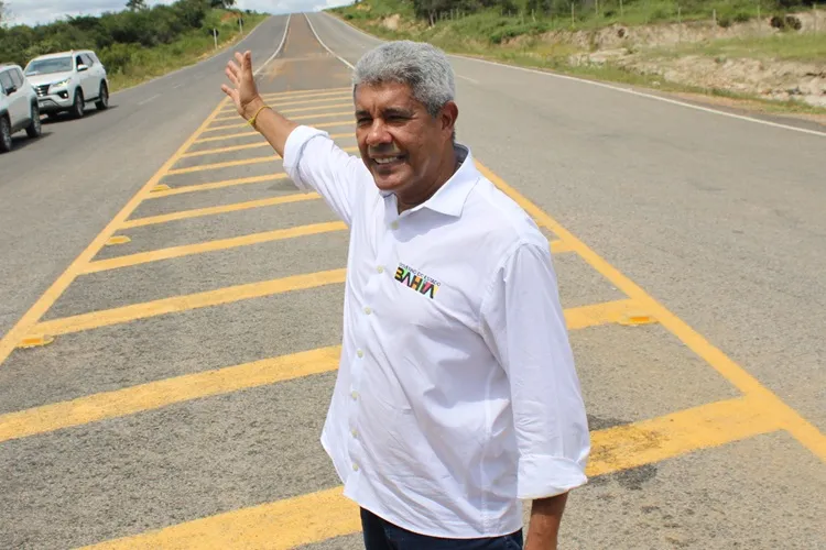 Governador entrega pacote de obras e aparato para saúde e educação em Condeúba