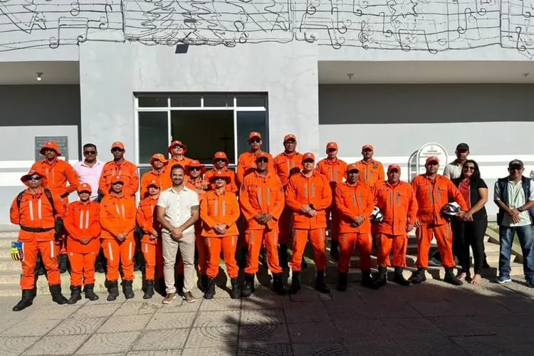 Guanambi recebe apoio do Corpo de Bombeiros para mutirão no combate à dengue