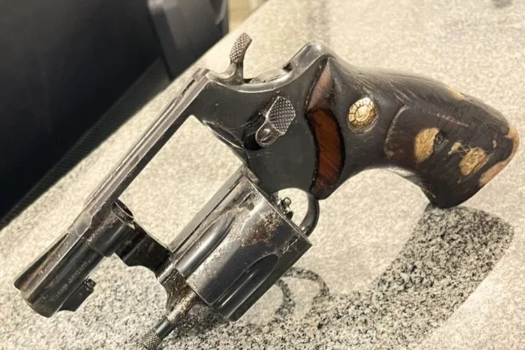 78ª CIPM apreende arma de fogo e conduz suspeito em Vitória da Conquista