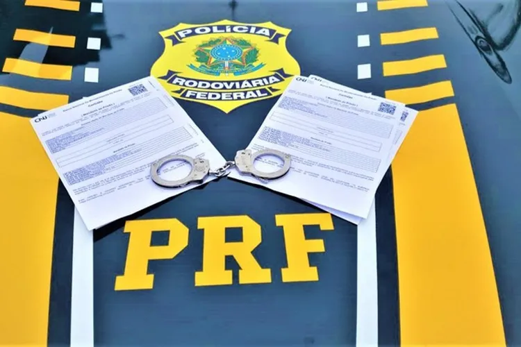 PRF prende foragido da Justiça durante fiscalização na BR-116 em Jequié
