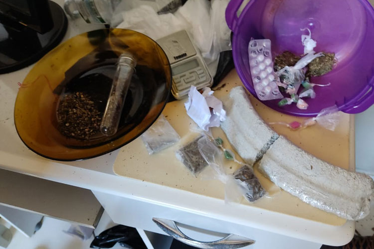Traficante é preso com maconha, cocaína e droga sintética na cidade de Guanambi