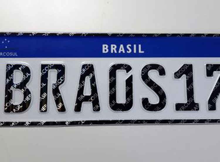 Governo tira brasões dos novos modelos de placas veiculares para reduzir custos