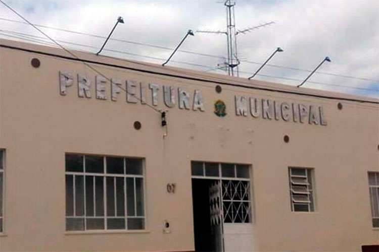 Prefeitura de Malhada de Pedras responde a denúncia de vídeo de carro pipa captando água de esgoto