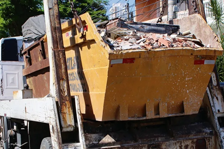 Prefeitura de Macaúbas apresenta proposta para descarte de entulhos