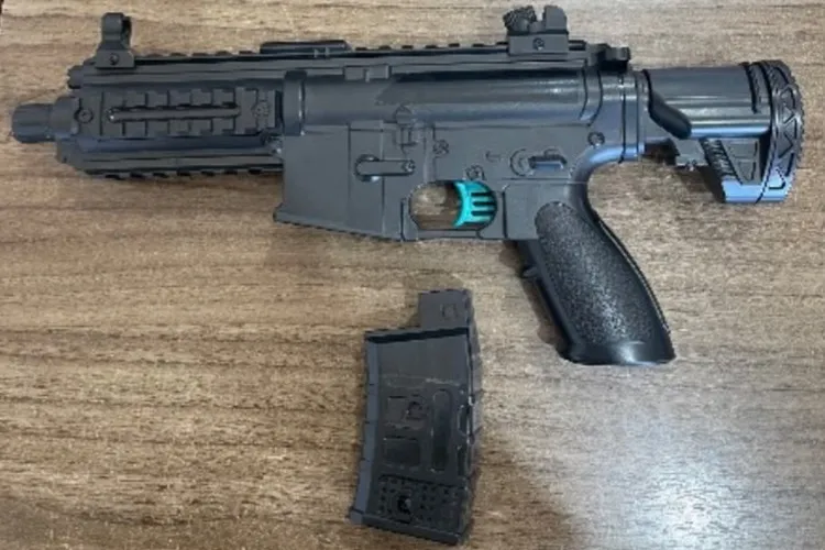 Guanambi: Aluno é flagrado com arma de brinquedo em escola no distrito de Morrinhos