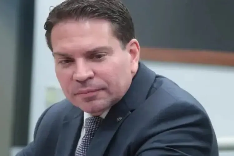 Foragido do Brasil, Alexandre Ramagem é preso pelo ICE nos EUA