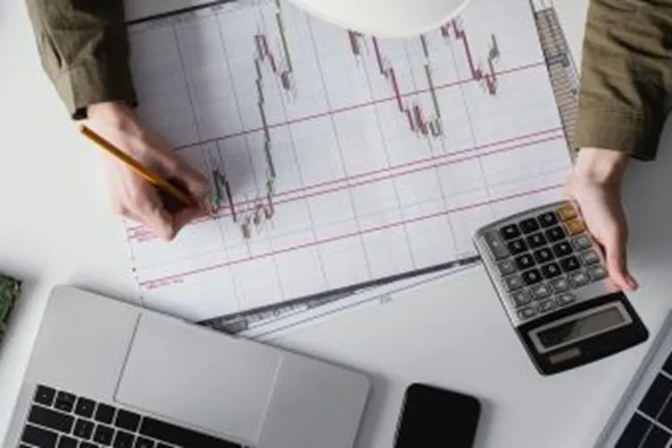 Mercado eleva projeção da Selic para 13% no fim de 2026