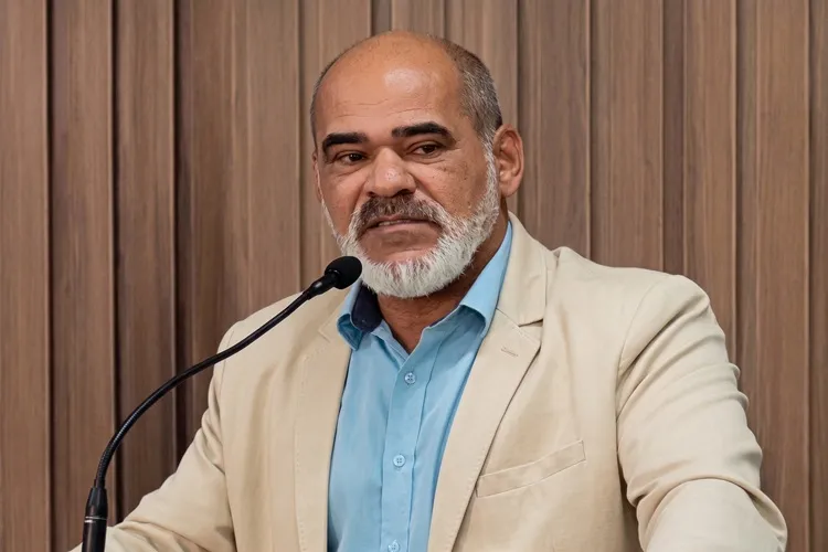'Não estamos fechando escola, estamos organizando o sistema', afirma secretário de Piatã