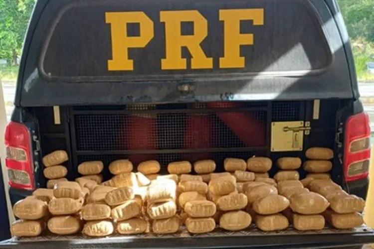 PRF apreende 79 kg de haxixe na BR-101 em Itabuna