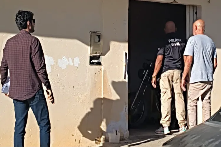 Polícia Civil prende dois homens por tentar matar jovem a tiros em Santa Maria da Vitória