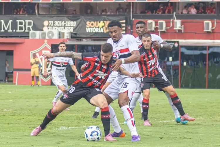 Vitória vence o São Paulo e permanece na elite do futebol brasileiro