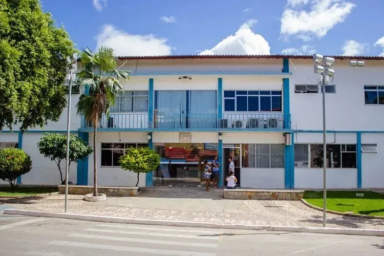 Mais 47 monitores serão contratados para acompanhar alunos PCDs em Brumado