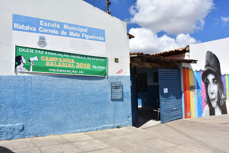 Dois adolescentes são mortos e outros 2 baleados em frente a escola em Vitória da Conquista