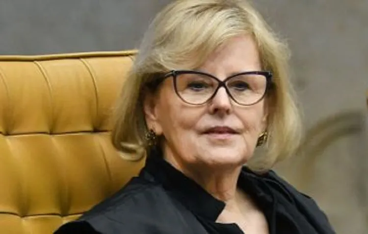STF segue 'firme e vigilante' em defesa da democracia, diz Rosa Weber