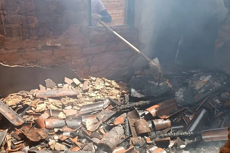 Moradora de Livramento de Nossa Senhora perde tudo em incêndio na zona rural