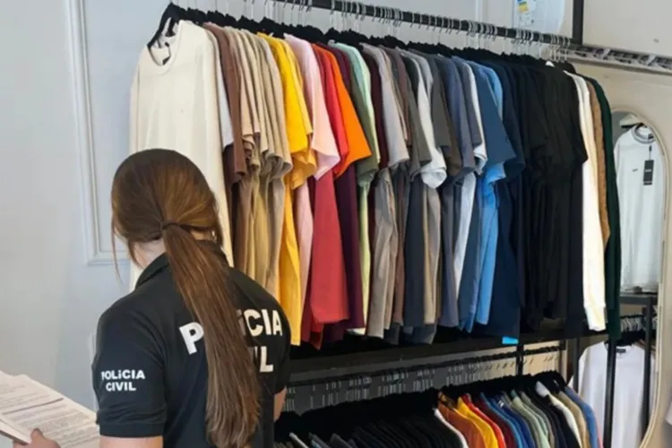 Polícia Civil apreende R$ 200 mil em roupas falsas em Itapetinga