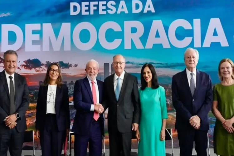 Lula veta projeto que prevê redução de penas para condenados pelo 8 de janeiro