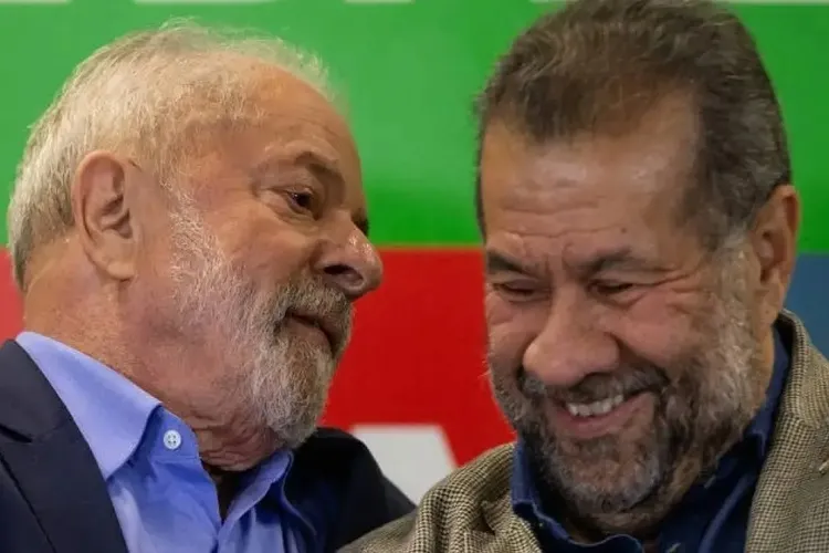 Carlos Lupi pede demissão do Ministério da Previdência após escândalo no INSS