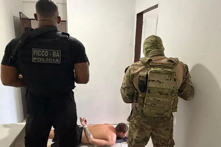 Russo condenado à prisão perpétua é preso em Salvador ao tentar vender armas para facções