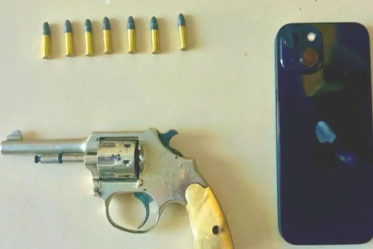 Menor é apreendido com arma de fogo e munições durante patrulhamento em Brumado