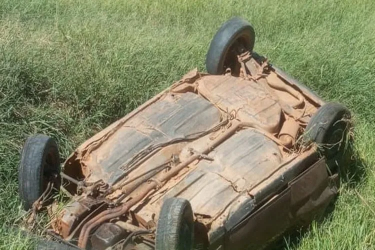 Homem perde controle da direção, capota carro e morre na BR-030 em Palmas de Monte Alto