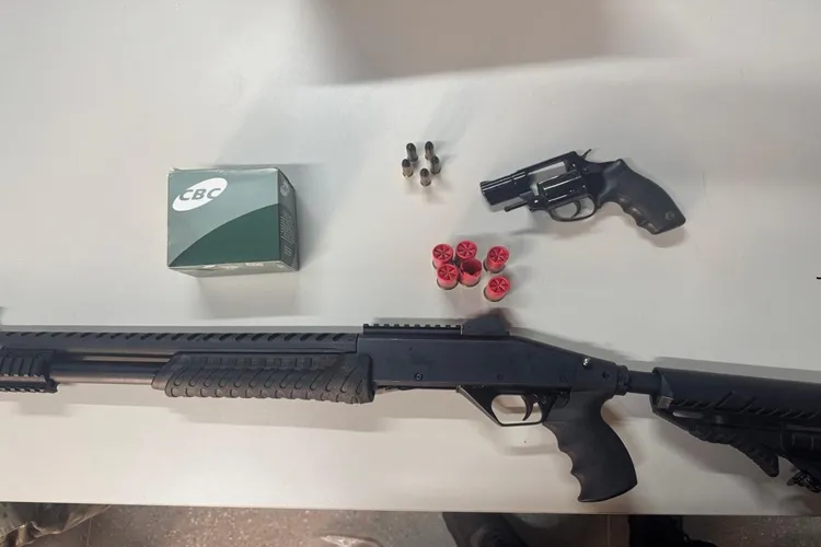 Prefeitos de Boquira e Ibipitanga foram detidos por porte ilegal de arma