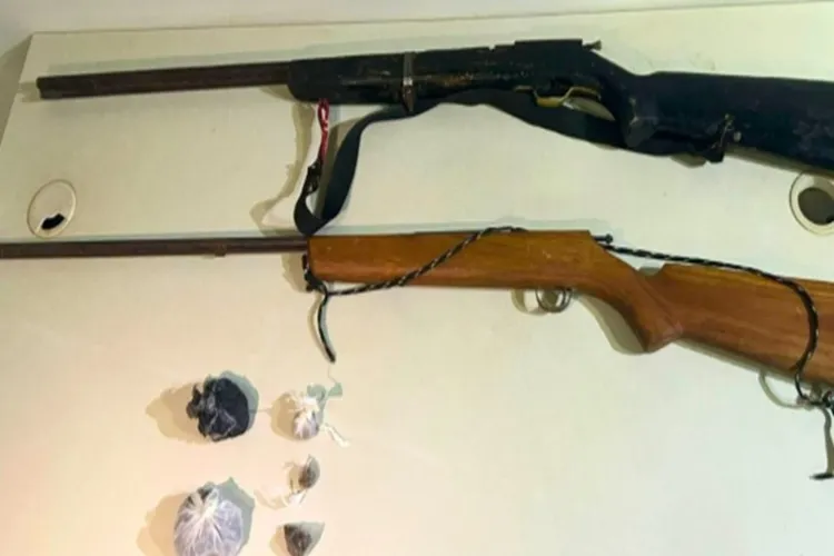 Rondesp apreende armas, drogas e carro em desmanche após suspeito fugir em Bom Jesus da Lapa