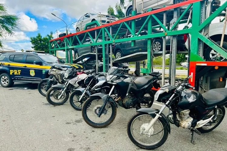 Jequié: PRF intercepta cegonha com 5 motos furtadas e recupera moto de origem ilícita