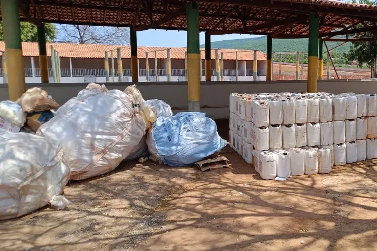 Brumado arrecada meia tonelada de embalagens de agrotóxico em campanha itinerante