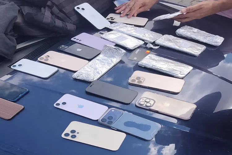 Carro com fundo falso e 32 celulares de show de Gusttavo Lima é interceptado em Brumado