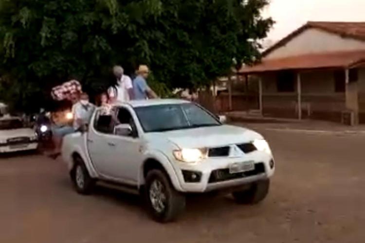 Caculé: Carreata liderada por família de vereador causa grande aglomeração no Distrito de Várzea Grande