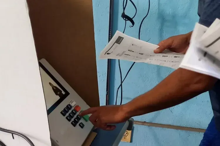 Voto secreto: MPE emite recomendação em Anagé para barrar celulares na cabine de votação