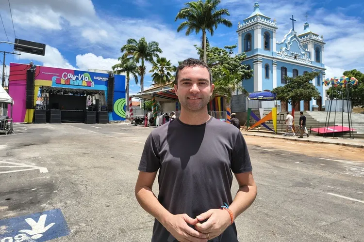 Câmara de Vitória da Conquista homenageia prefeito de Brumado pelo resgate do Carnaval