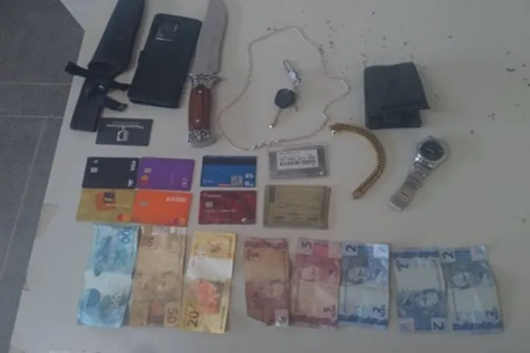 Cliente usa Pix agendado por 7 meses, causa prejuízo de R$ 2 mil e é preso com faca em Guanambi