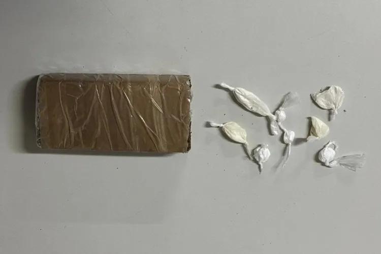 Homem volta para recuperar sacola com drogas e acaba preso em Caetité